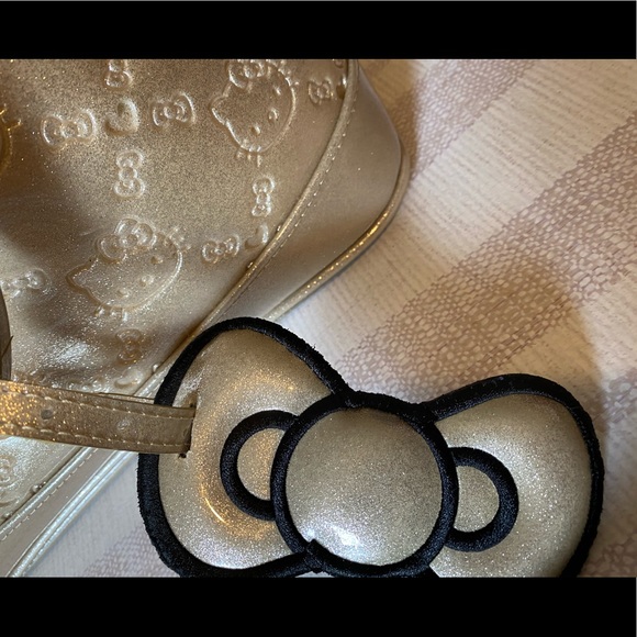 Rare Loungefly Hello Kitty Satchel in Gold - Picture 15 of 15